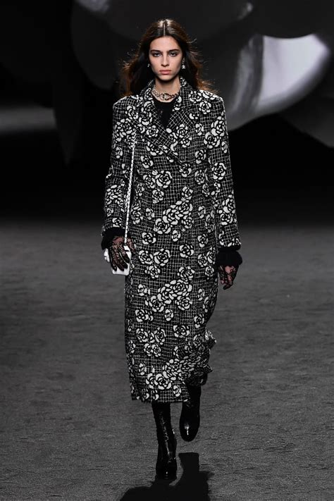 collezione autunno inverno chanel|La sfilata Chanel Haute Couture Autunno Inverno 2025 .